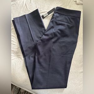 Elie Tahari Leena Pant/slack with zipper pockets
Size: 4
Color: blue/black multi